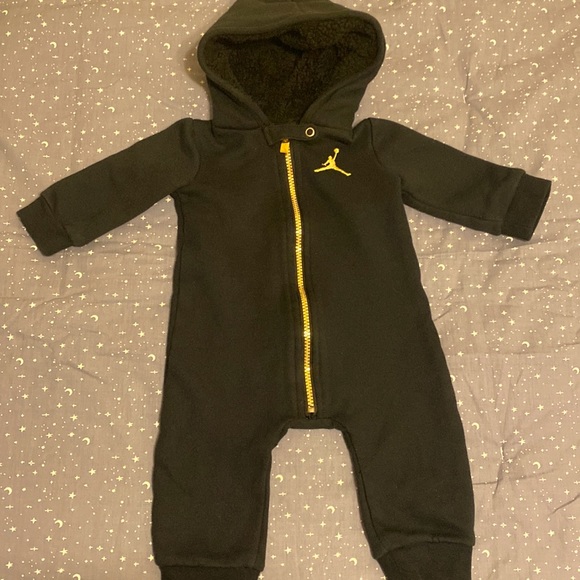 black & gold jordan hooded jumpsuit - Picture 2 of 4